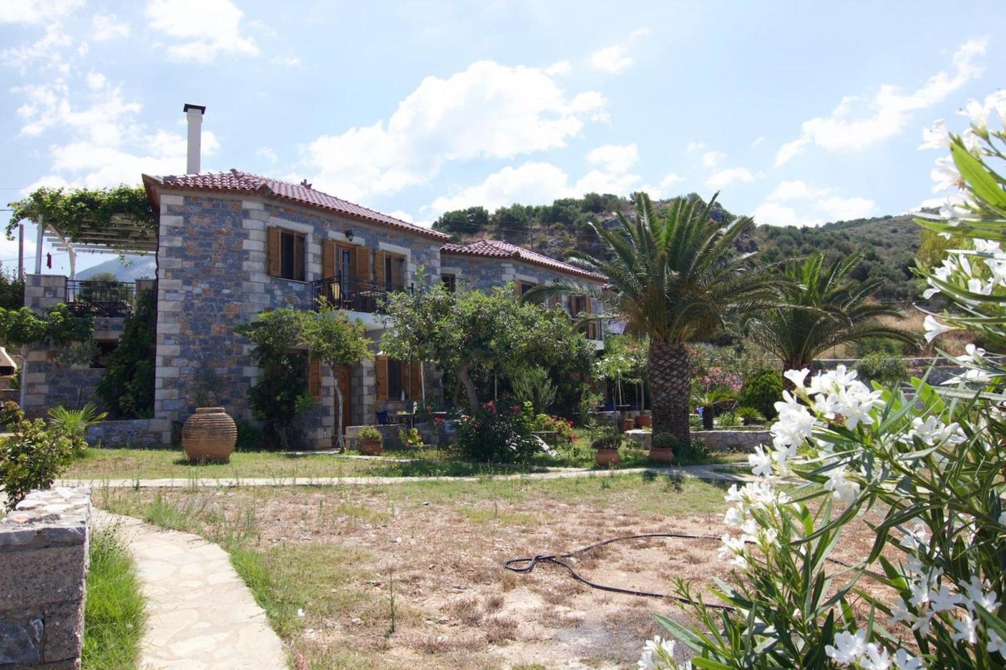 Mani Apartments Agios Nikolaos  Bagian luar foto