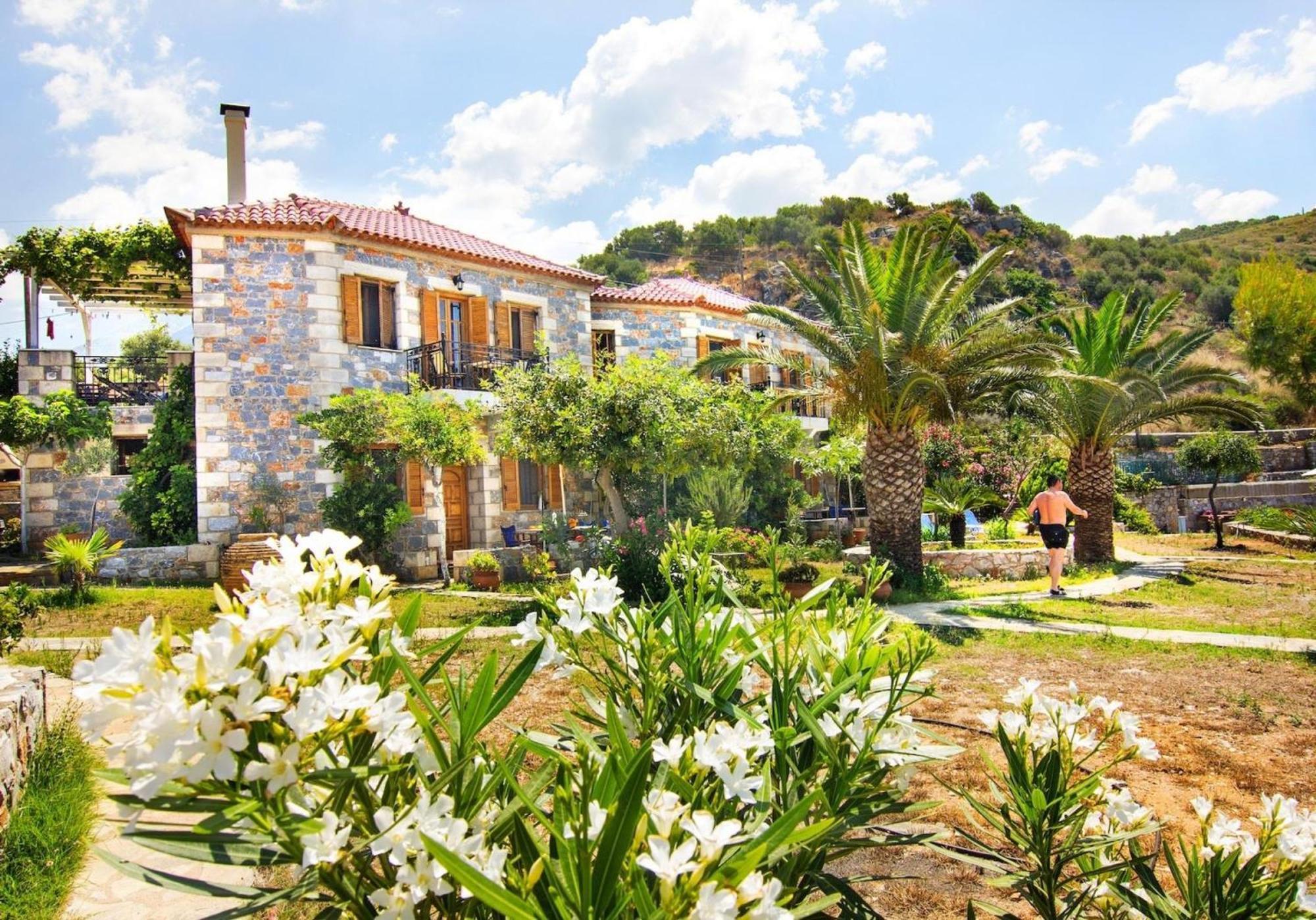 Mani Apartments Agios Nikolaos  Bagian luar foto