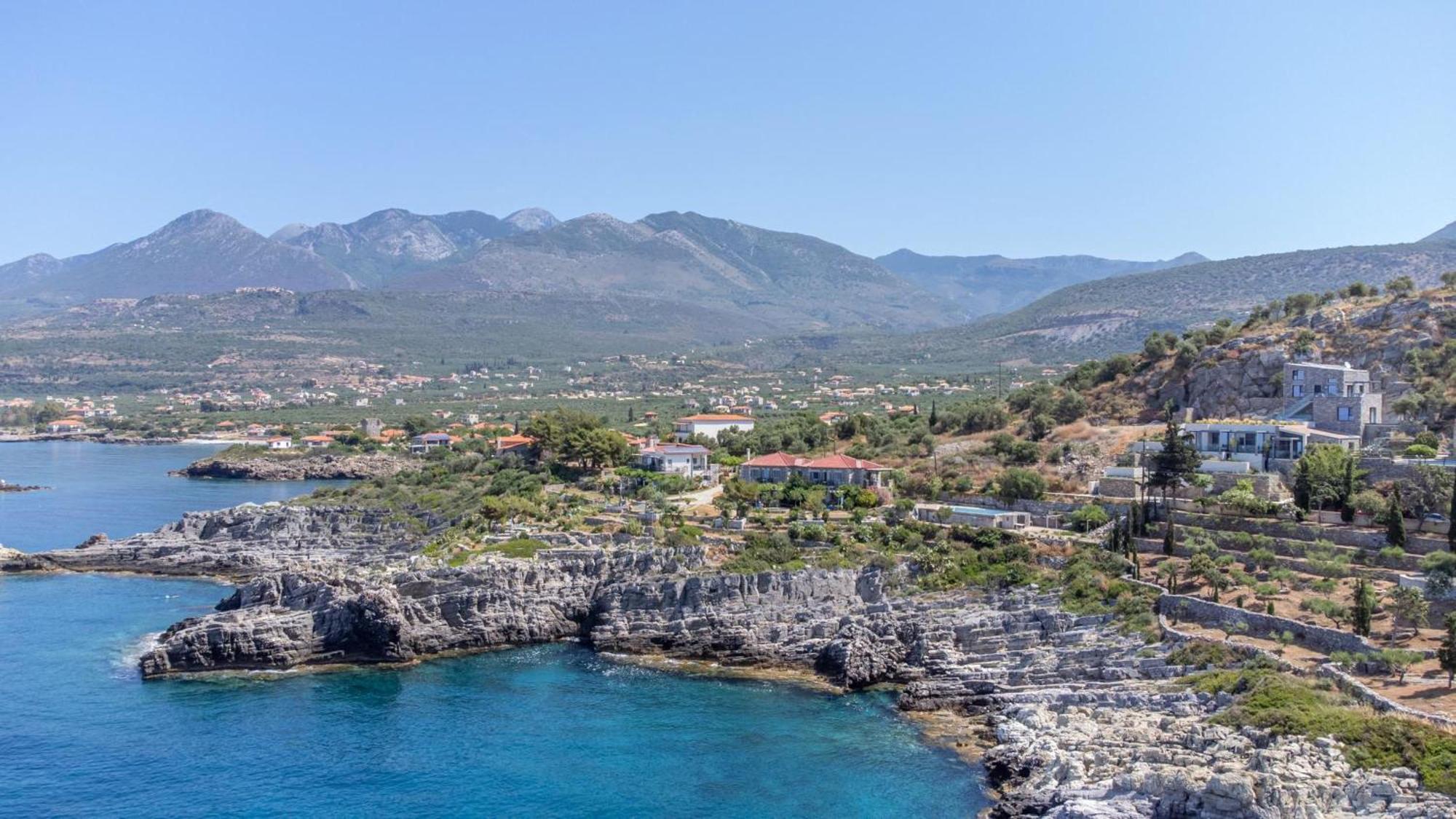 Mani Apartments Agios Nikolaos  Bagian luar foto