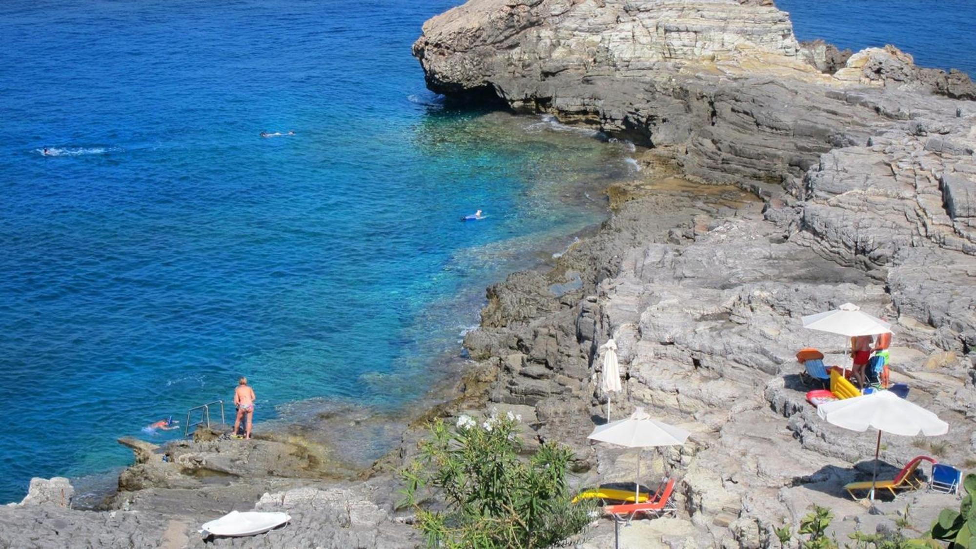 Mani Apartments Agios Nikolaos  Bagian luar foto